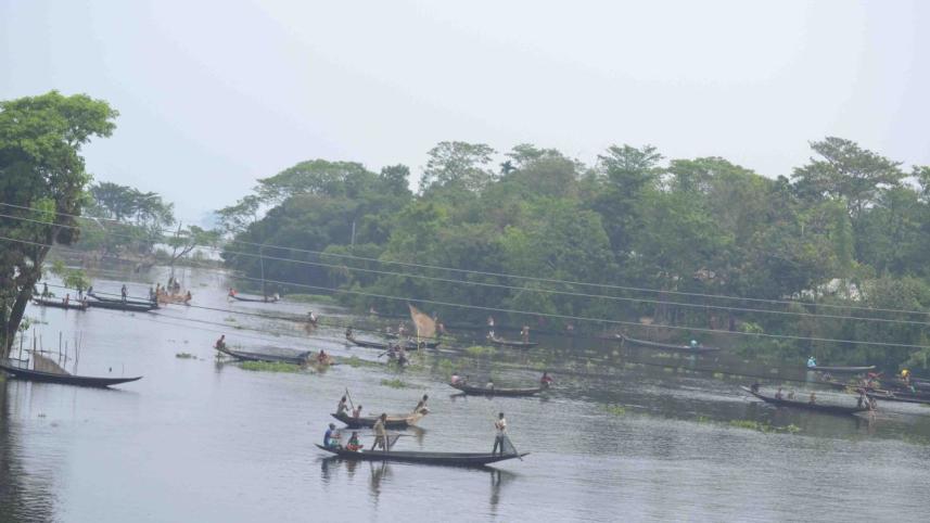 Fishing rampant haors.jpg