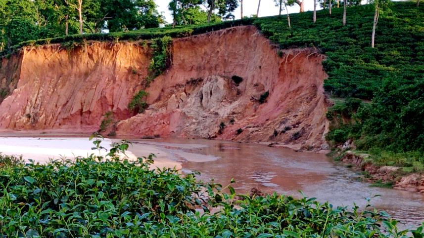 Illegal sand extraction 1.jpg