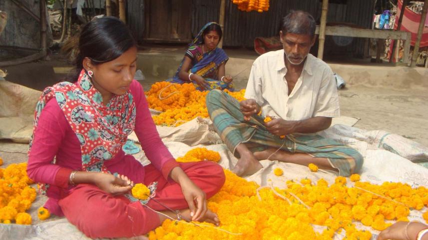 Jhenidah flower traders.jpg