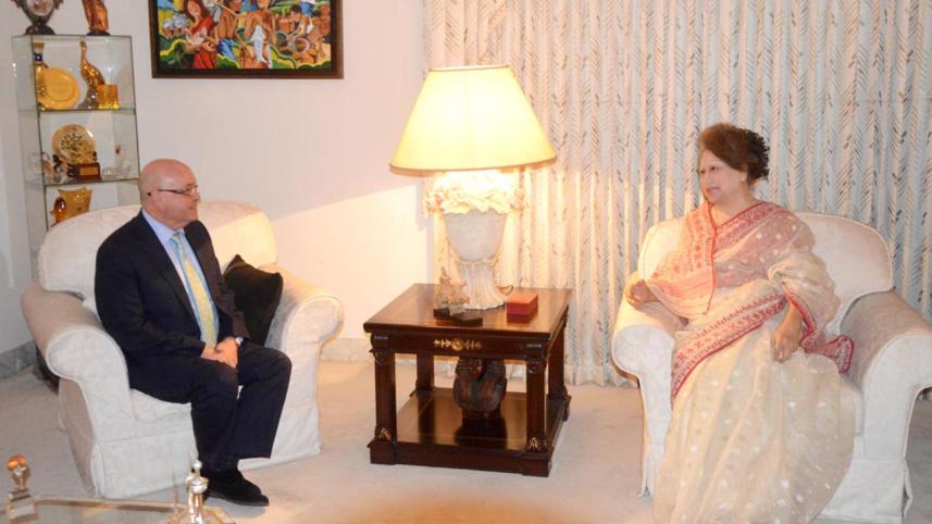 Khaleda meets Brit high commissioner.jpg