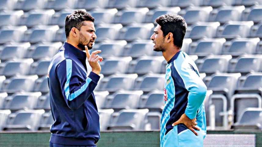 Mashrafe Bin Mortaza and Mahmudullah Riyad