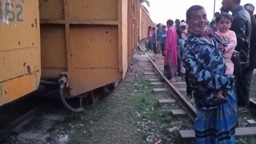 Mymensingh train derails-02.jpg