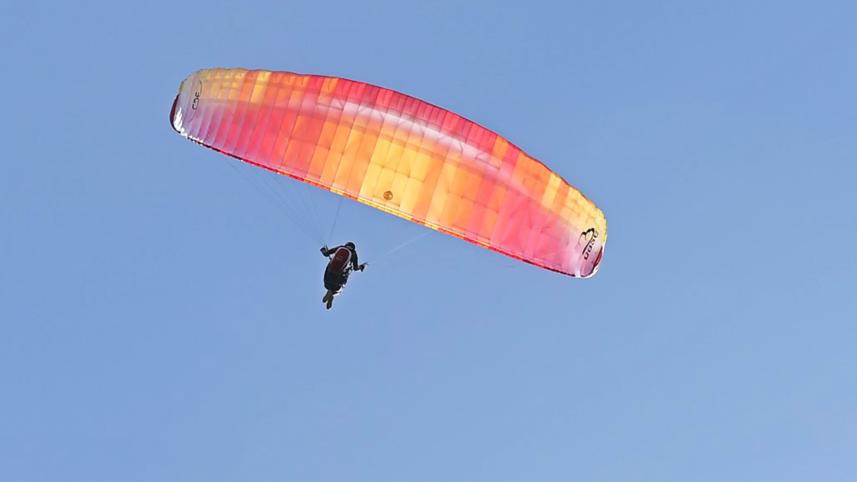 paraglide-afp-wb.jpg