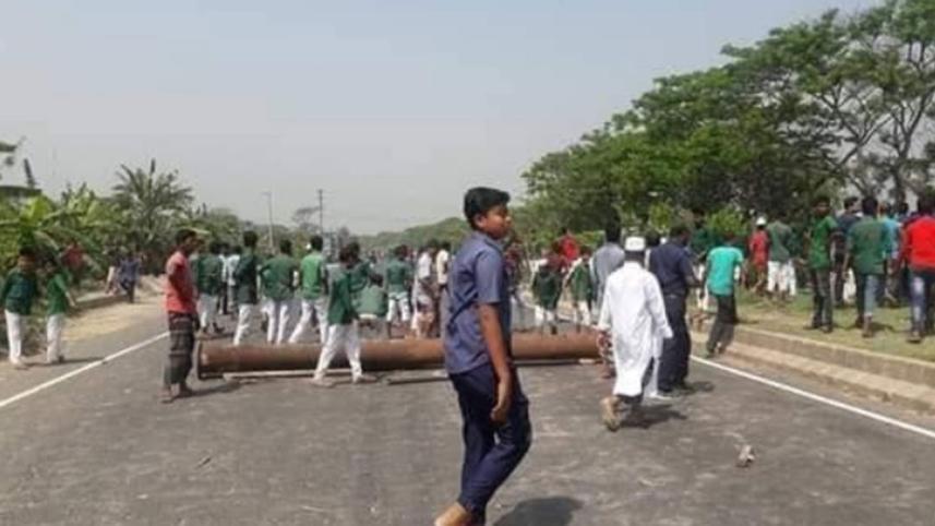 schoolgirls killed in Cumilla road accident