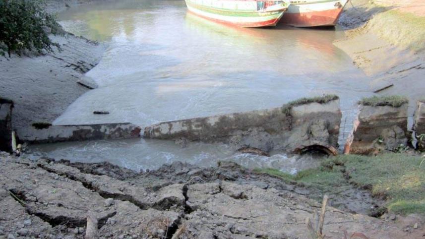 Saline water farmlands.jpg