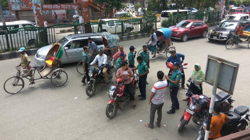 traffic sergeant checking license