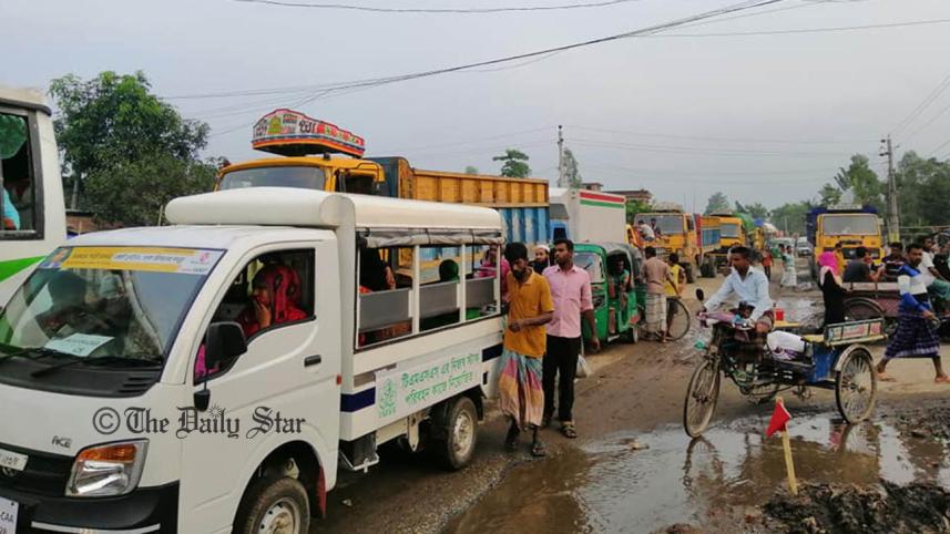 tailback on Dhaka-Rangpur road