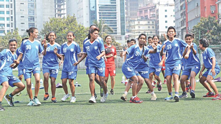 under 15 womens football team.jpg