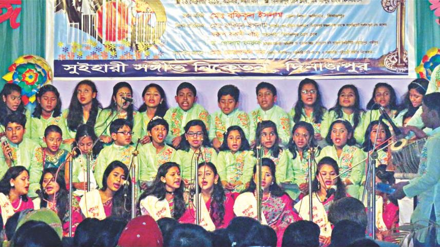 Young singers perform