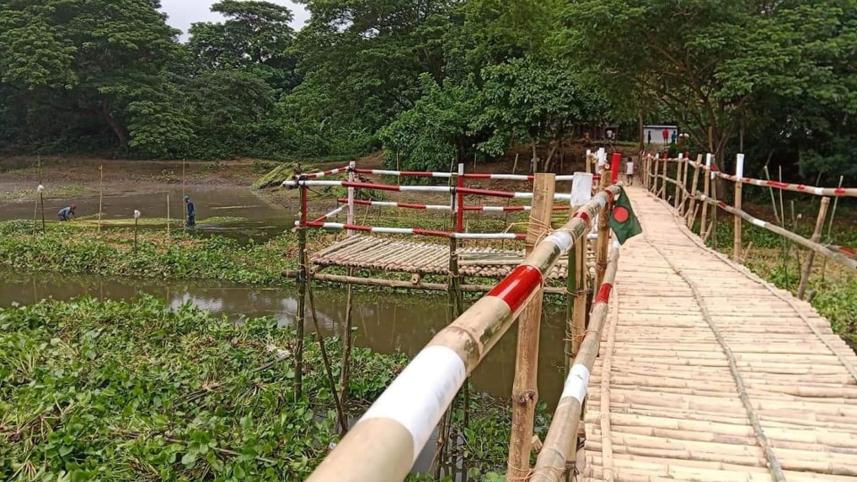 students-bridge-chitra-river-jhenidah.jpg