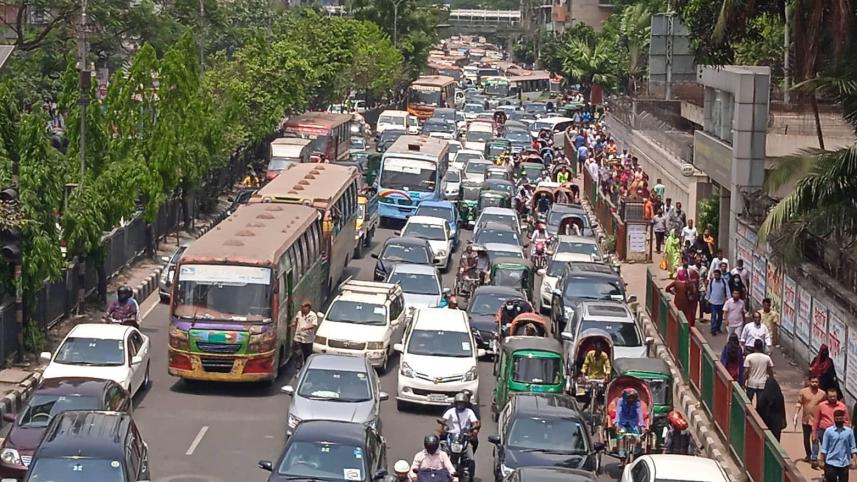 students-traders clash