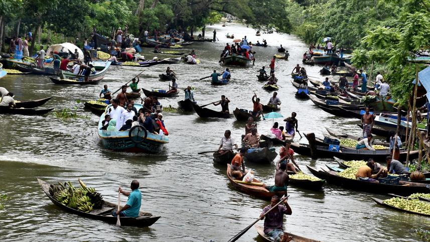 Floating guava market of Bhimruli, Pirojpur 1