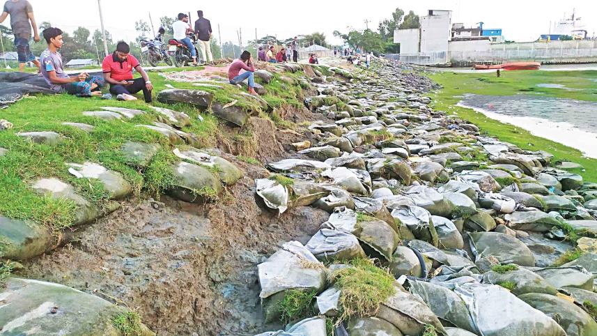 embankment-collapses-in-sitakunda.jpg