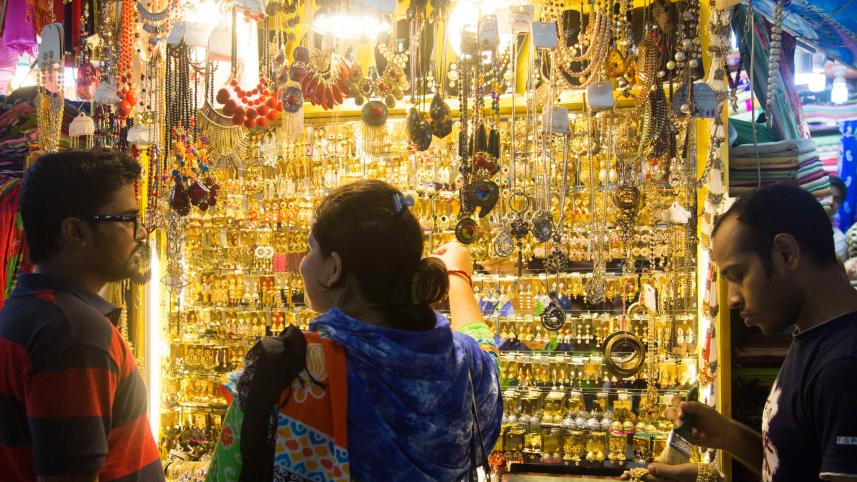 Guide to street shopping in Dhaka 2