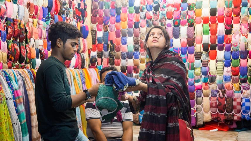 Guide to street shopping in Dhaka