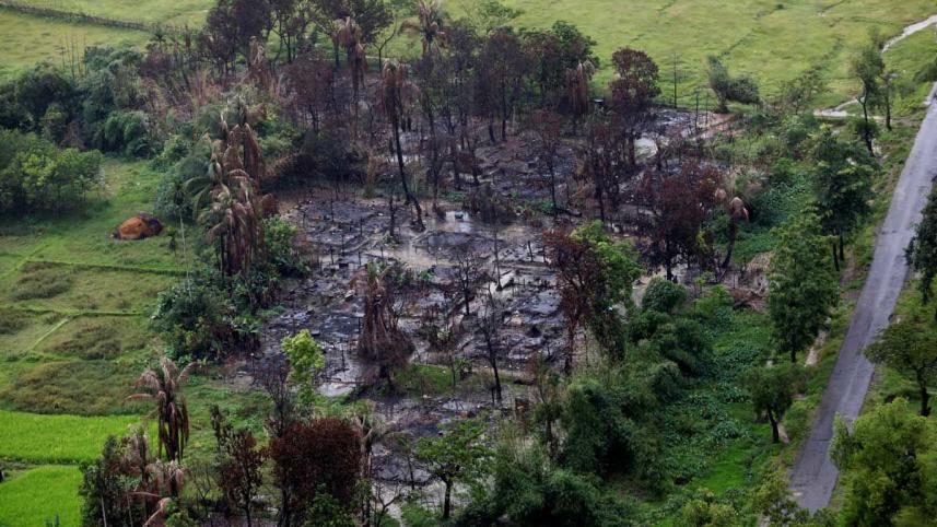 c712op_1_rohingya_village_burnt_down_in_rakhine_myan_14112022_e4c2_sbs.jpg
