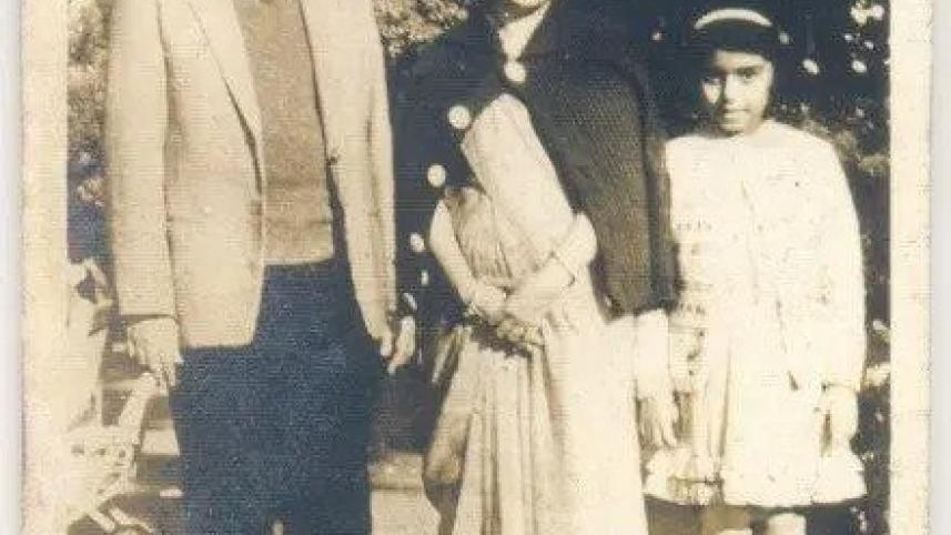 guhathakurta_family.jpg