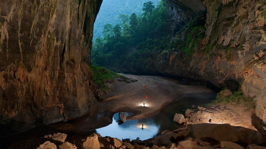 Son Doong, Vietnam 7 most fascinating caves around the world