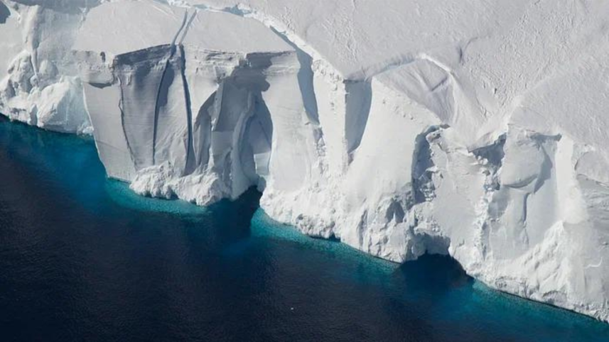 antarctica-ice-shelf-glacier