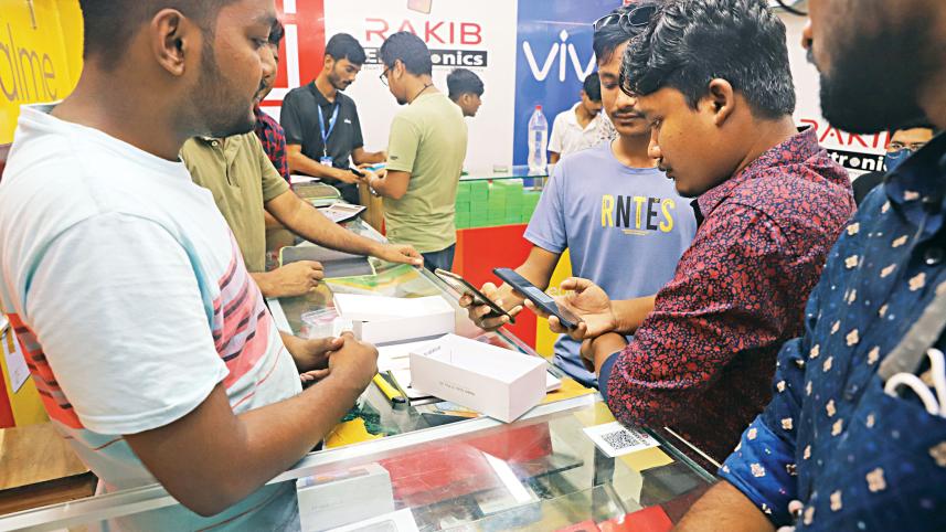 Smartphone shipment shrinks