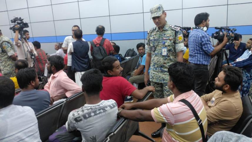 135 Bangladeshis return home from Sudan
