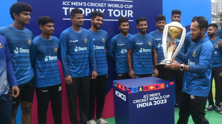 icc_trophy_bd_players.jpg