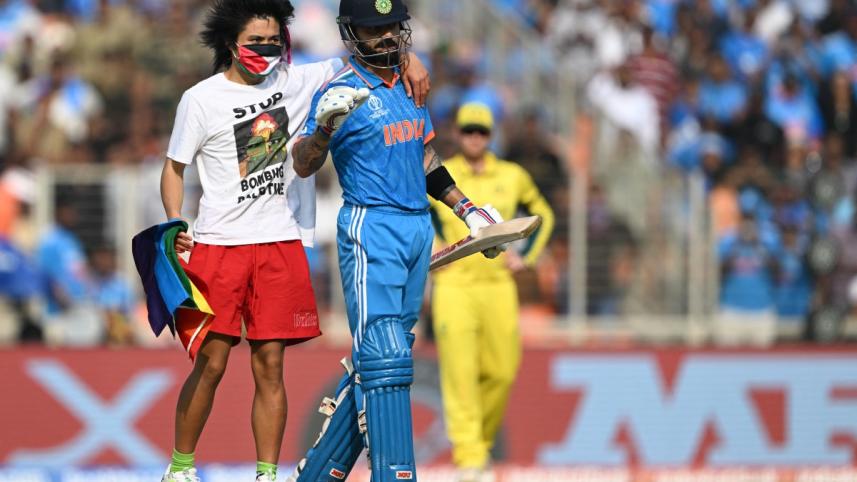 Pro-Palestinian pitch invader disrupts final