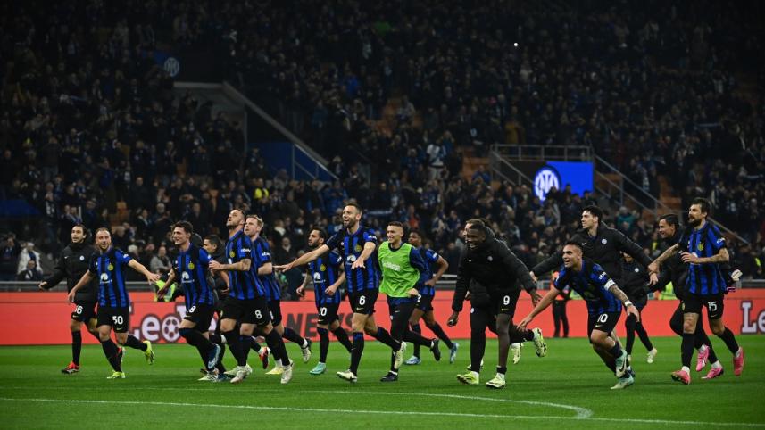 Inter Milan's players celebrate.jpg