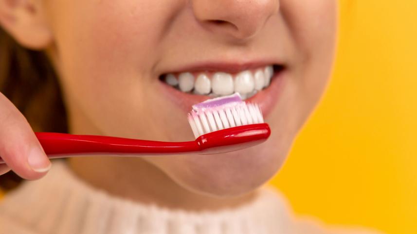 5 habits to avoid for better oral health