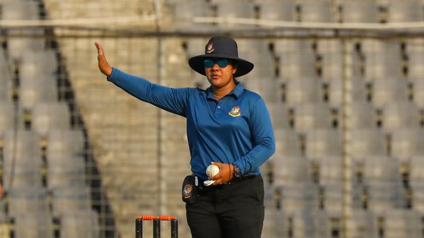 A woman umpire and a click-hungry media