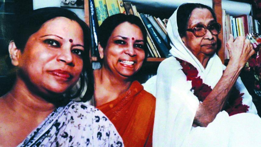 Sufia Kamal with her daughters