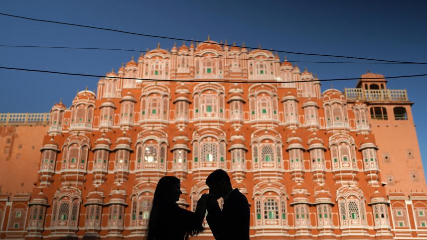 Butterflies or blindness? Decoding love at first sight        pexels-weddingphotography-10348391.jpg