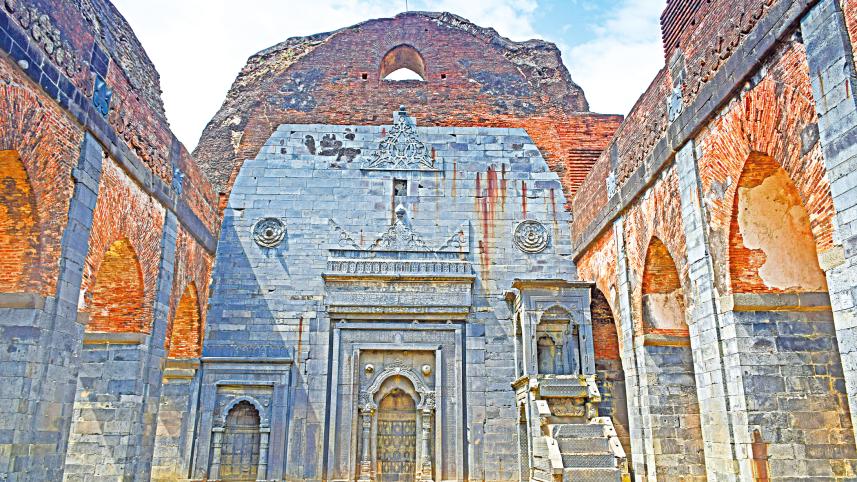 Sultanate architecture in Bengal