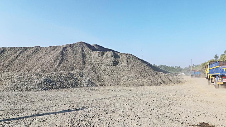 10-lakh-tonnes-of-unsold-stockpiles.jpg