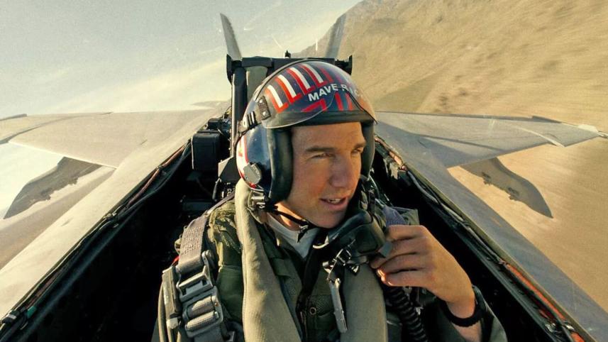 Tom Cruise receives US Navy’s top civilian award.jpg