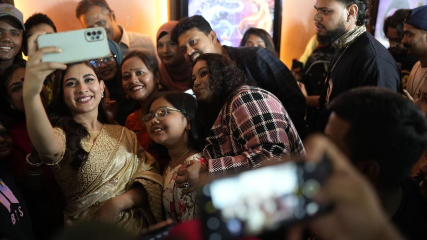 ‘Priyo Maloti’ receives standing ovation at first local screening