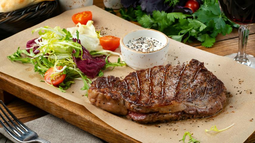 Turn qurbani cuts into gourmet steaks this Eid         david-foodphototasty-anwdgzd64rs-unsplash.jpg