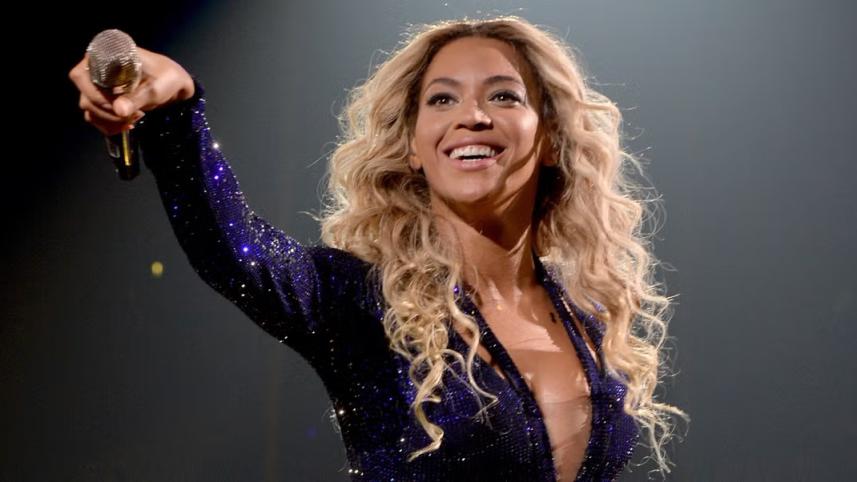 entertainer-beyonce-performs-on-stage-during-the-mrs-carter-news-photo-1634153930.jpg