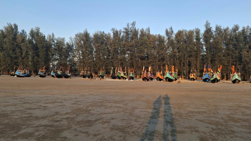 Sea breeze, moon-boats and silent shores — Teknaf in November