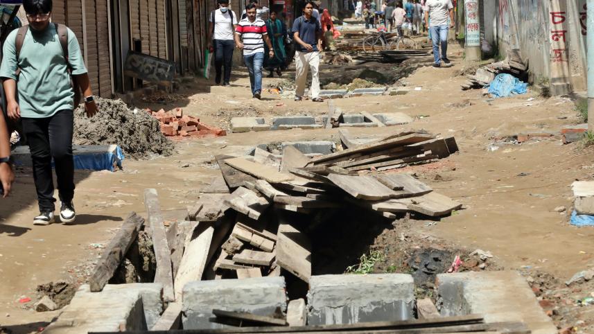 Poor condition of road at Kawla _141f.jpg