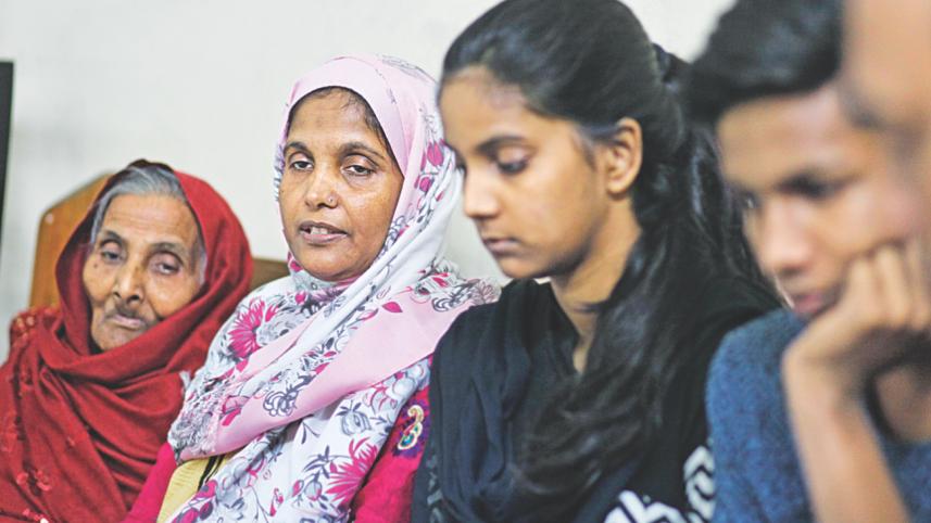 Family members of engineer Shawkat Ali.jpg