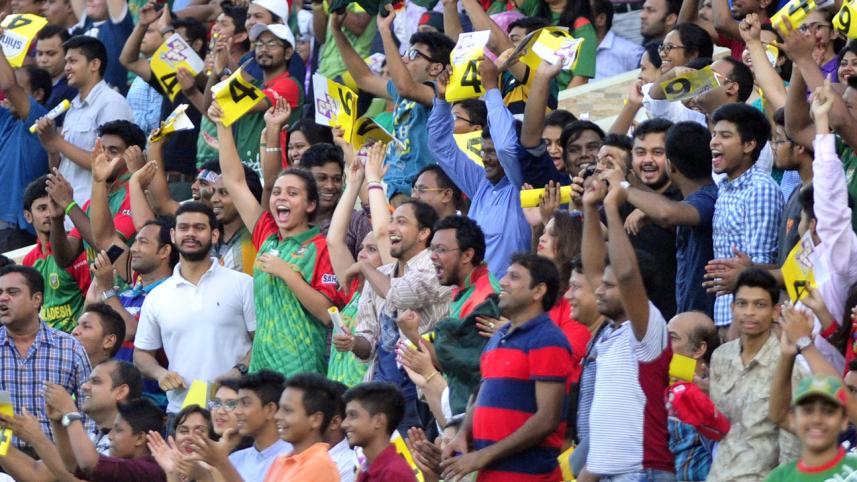 Fans-at-Mirpur-3.jpg-NS.jpg