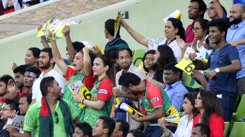 Fans-at-Mirpur-6.jpg-NS.jpg