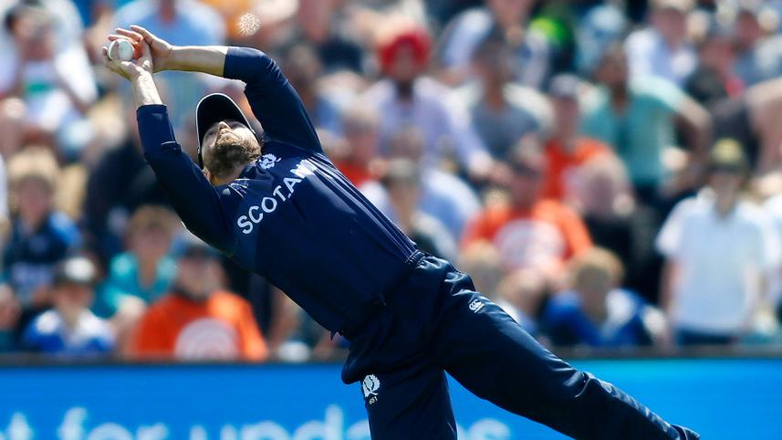 Preston took an acrobatic catch