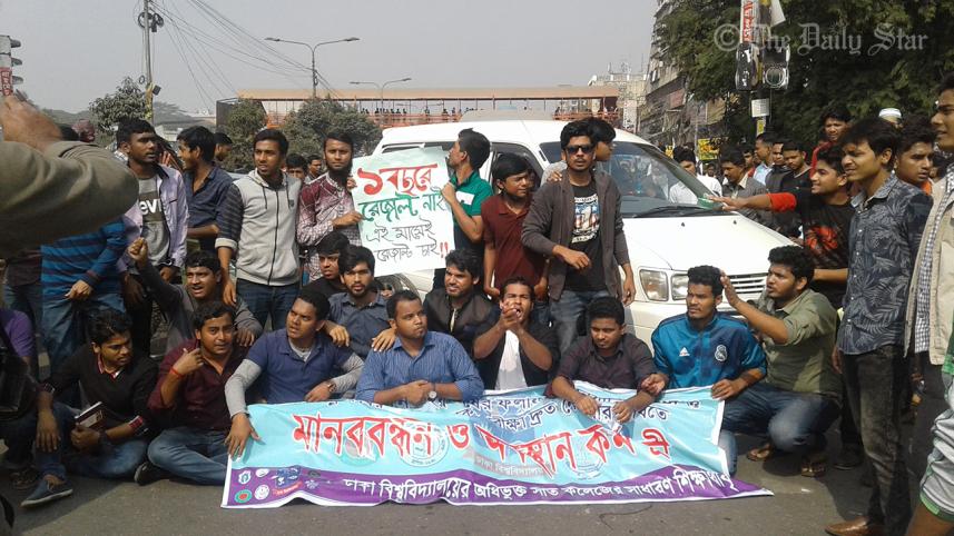 Student protest blocks Nilkhet intersection