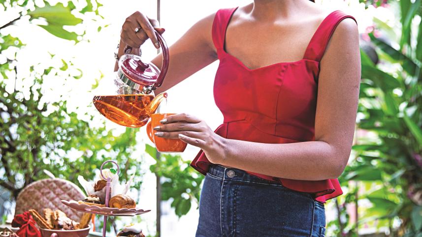 OF TEA AND REFLECTIONS