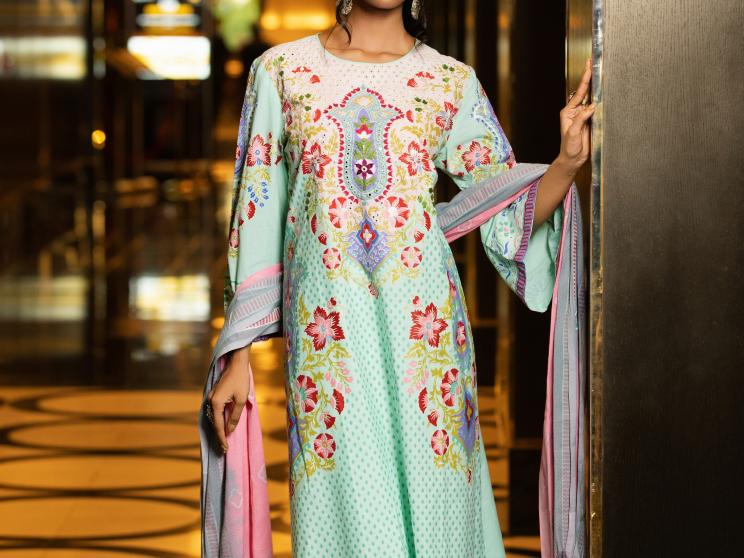 Light fabrics, bold prints: Summer 2025 fashion trends