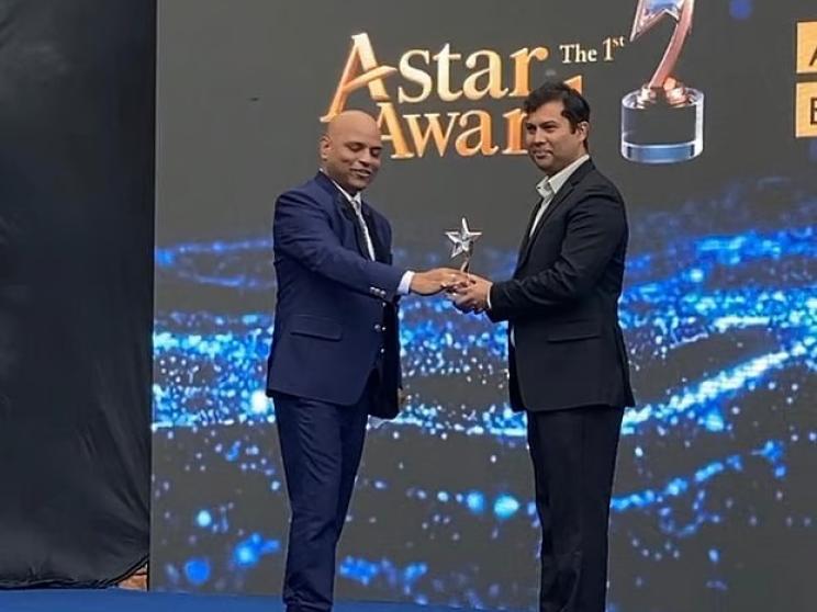 Iqbal Hossain Chowdhury wins Best Emerging Director at Astar Awards for ‘Boli: The Wrestler’.jpg