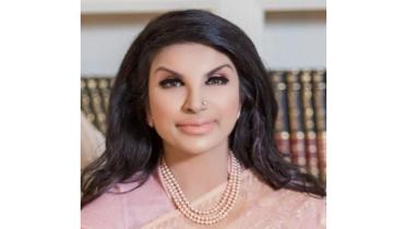 Saida Muna Tasneem-wb.jpg