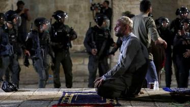 Palestinian-man-prays.jpg